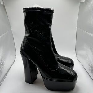Stuart Weitzman High-Shine Platform Boots - Black size 6 damaged